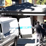 Sốc nặng clip nam diễn viên nổi tiếng bị đâm chết tại nhà riêng, danh tính nghi phạm gây phẫn nộ qd1 17653625603391455185372 18 0 316 570 crop 1765362601152797704504gifpng