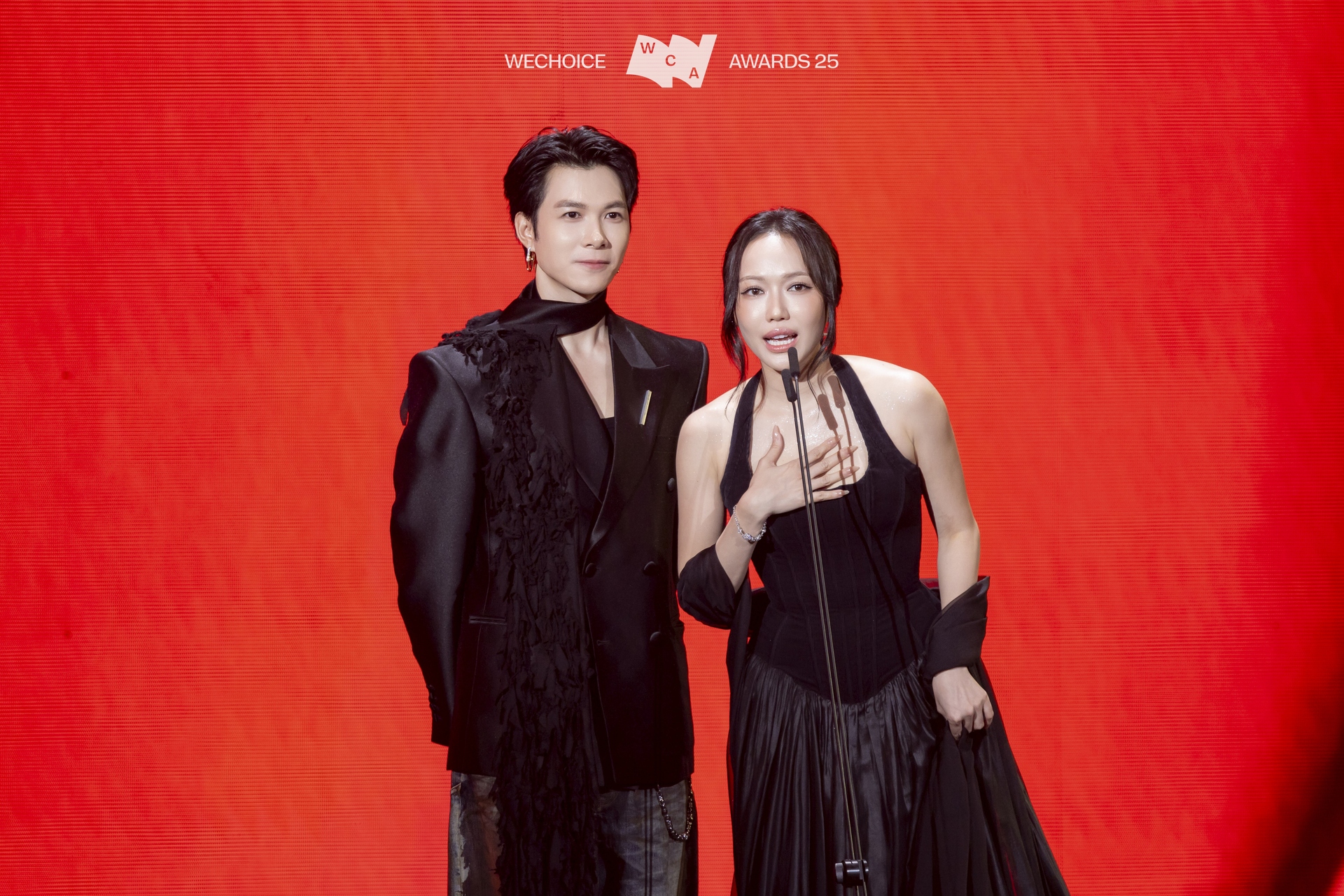 Anh Tú và Diệu Nhi không rời nửa bước tại thảm đỏ WeChoice Awadrs, gấp đôi visual hoá ra là thế này!- Ảnh 9.