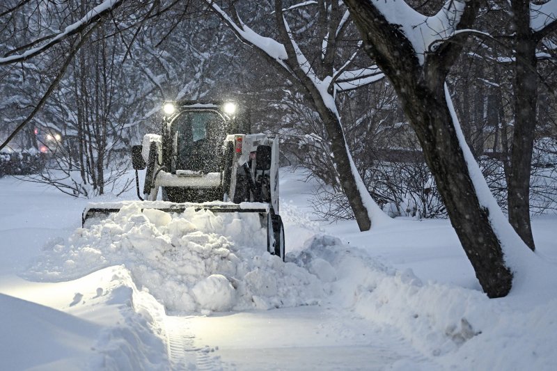 Moscow chìm trong bão tuyết: Giao thông tê liệt, hàng trăm chuyến bay bị ảnh hưởng- Ảnh 7.