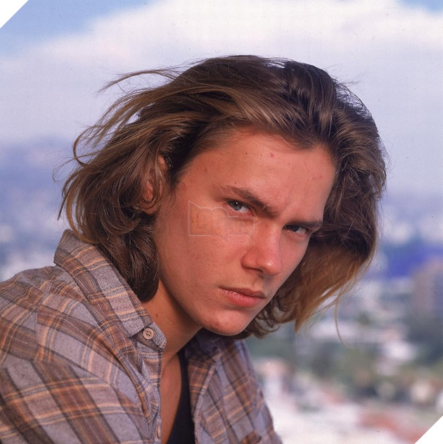 Dien Vien Ethan Hawke Xuc Dong Noi Ve River Phoenix: “Cau Ay Luon O Trong Toi” 2 Hình ảnh về cố diễn viên River Phoenix.