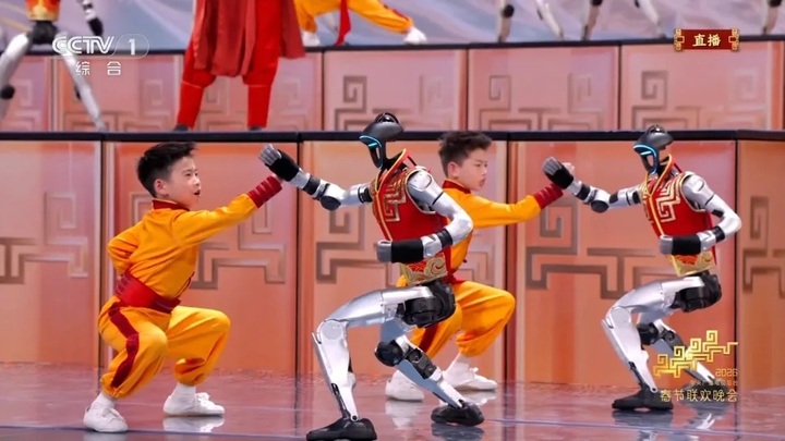 Robot Trung Quốc gây sốt đêm Giao thừa: Công ty nào sản xuất, giá bao nhiêu?- Ảnh 1.