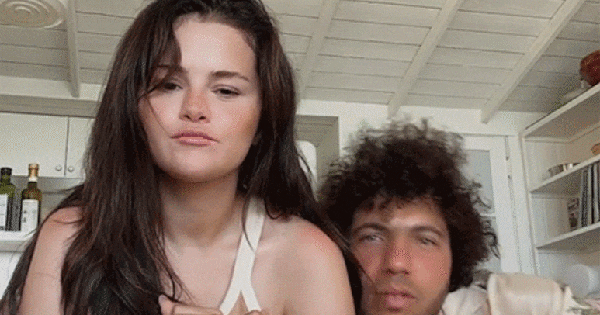 Nguy rồi: Fan đồng loạt yêu cầu Selena Gomez ly hôn! rs450x800 240714141412 450 selena gomez benny blanco tiktok cjh 071324 17720127012911235241238 17720157131311753119635 442 0 848 776 crop 1772015734780431169774gifpng