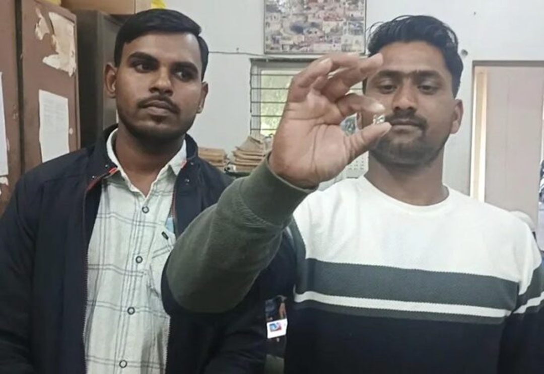 Rủ nhau đi đào đất, 2 người đàn ông “đổi đời” khi nhặt được báu vật trị giá 52 tỷ đồng- Ảnh 1.