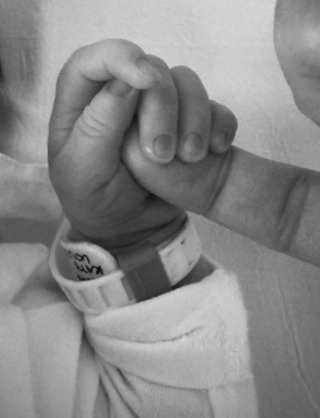 "Tóm dính" Song Joong Ki và vợ Tây hiếm hoi lộ diện, nhan sắc cam thường hút hơn 40 triệu lượt xem s7 1736322958643 173632295873598 1770019202690741901748 1770023501401 1770023501642653080297