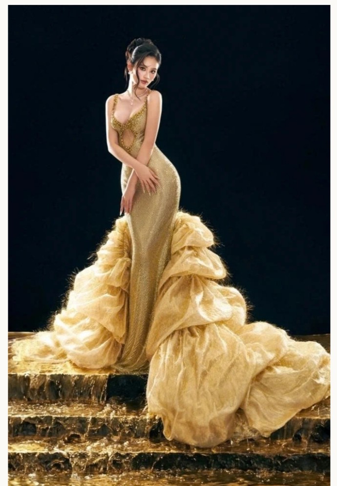 sao-viet-1-1-diva-hong-nhung-rang-ngoi-don-nam-moi-2026-img_20260101_071205-1767226830-944-width690height996 Sao Việt 1/1: Diva Hồng Nhung rạng ngời đón năm mới 2026 - 8