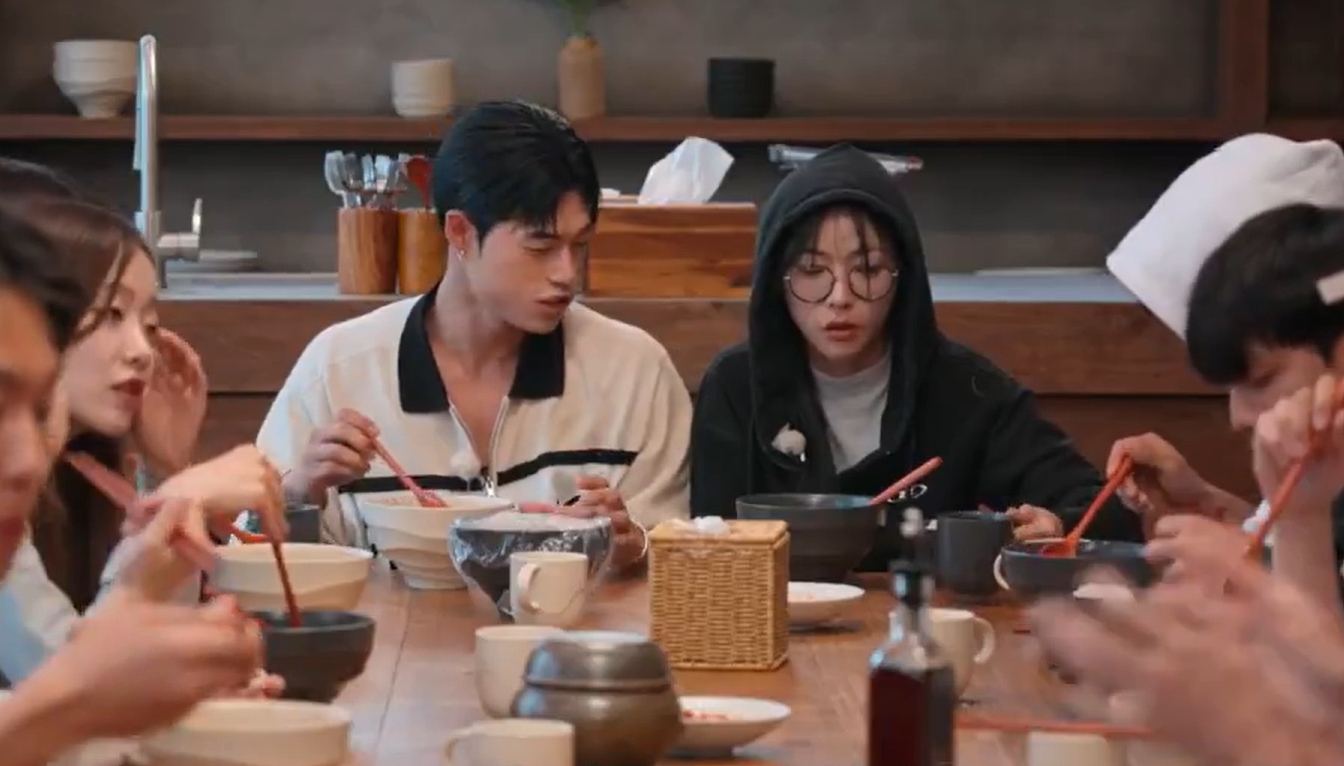 Xuất hiện 2 kẻ muốn phá nát chuyện của Soobin và bạn gái- Ảnh 1.