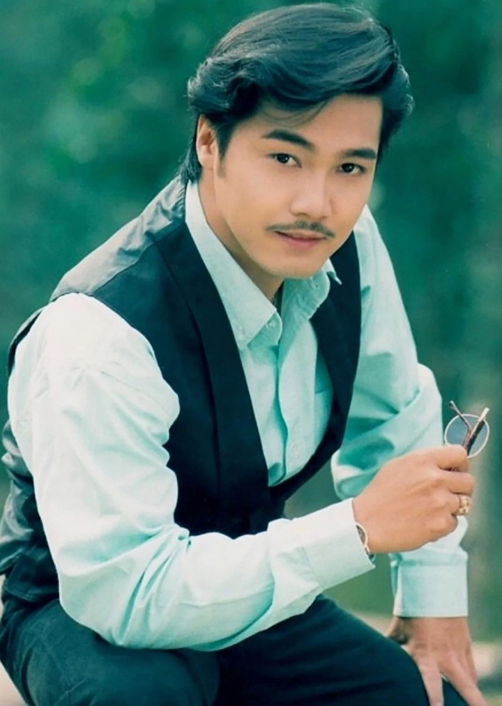 Cuộc sống của tài tử từng được trả cát-sê 60 cây vàng giờ ra sao?- Ảnh 1. Cuộc sống của tài tử từng được trả cát-sê 60 cây vàng giờ ra sao?- Ảnh 1.