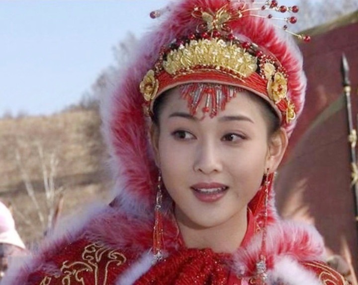 “Chị đẹp” ly dị ông chủ tập đoàn thép giờ sống xa hoa với 674 tỷ, được trai trẻ 2K xếp hàng dài theo đuổi- Ảnh 7.