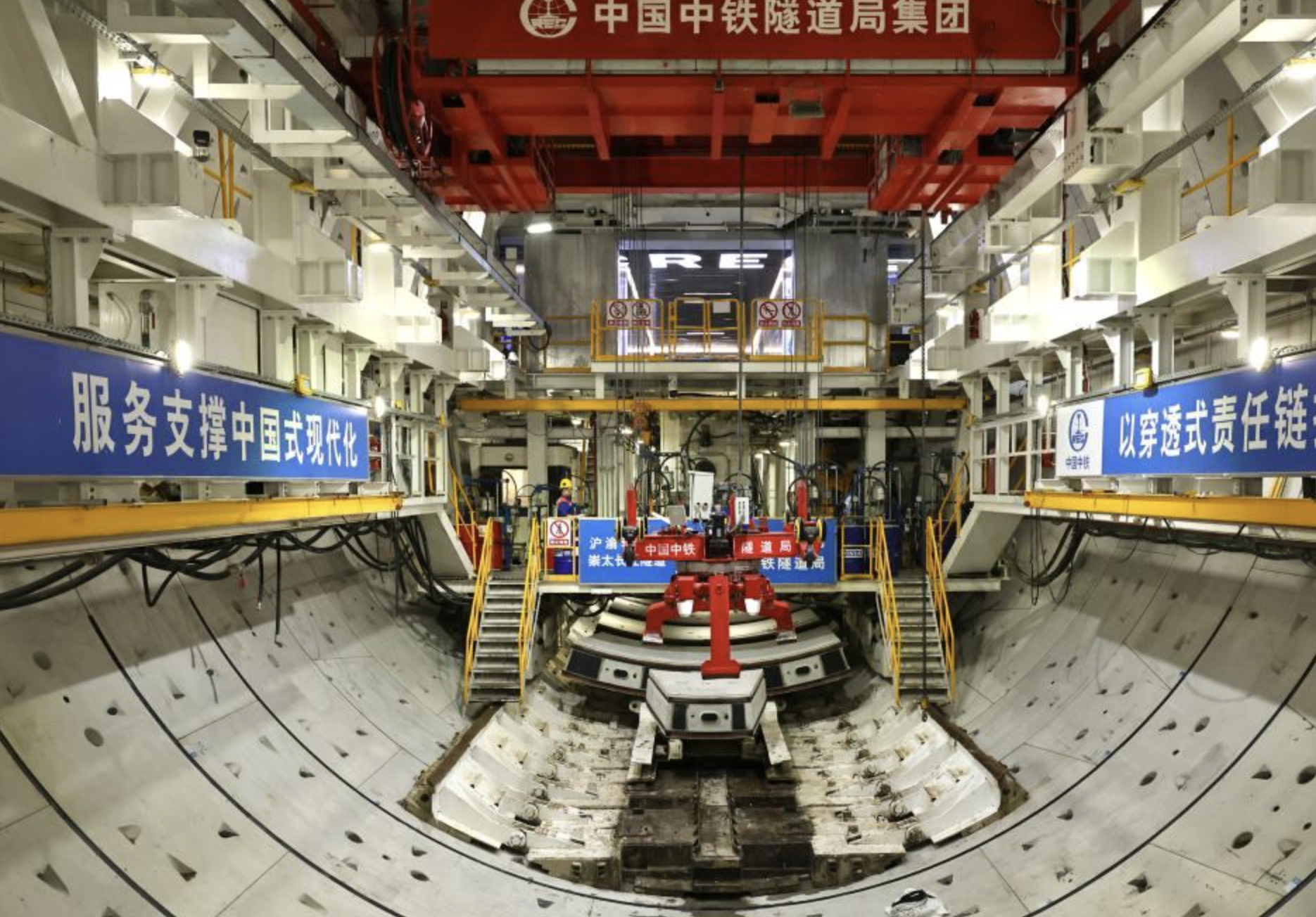 Chưa từng có: ‘Quái vật’ đào hầm nặng 4.000 tấn xuất hiện, khoan liên tục 10 km ở 89 mét dưới lòng sông, có thể khiến ngành xây dựng đường hầm cao tốc thay đổi mãi mãi- Ảnh 1.