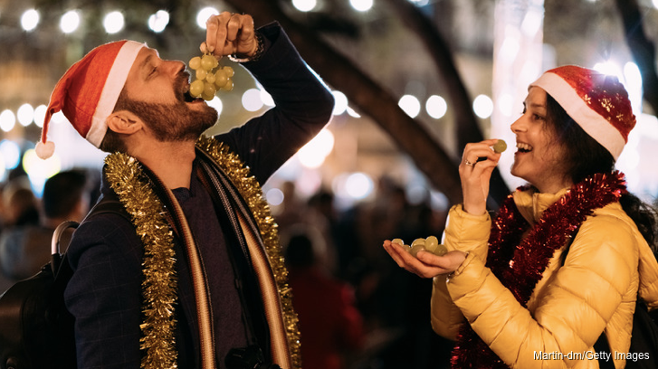 Ăn 12 quả nho và những phong tục năm mới độc lạ- Ảnh 1.