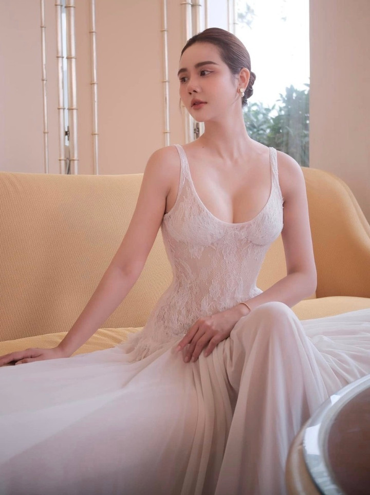 Vẻ gợi cảm ngoài đời của