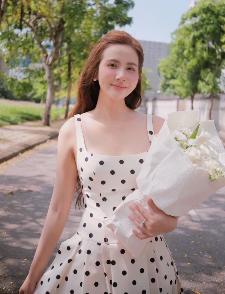 Vẻ gợi cảm ngoài đời của