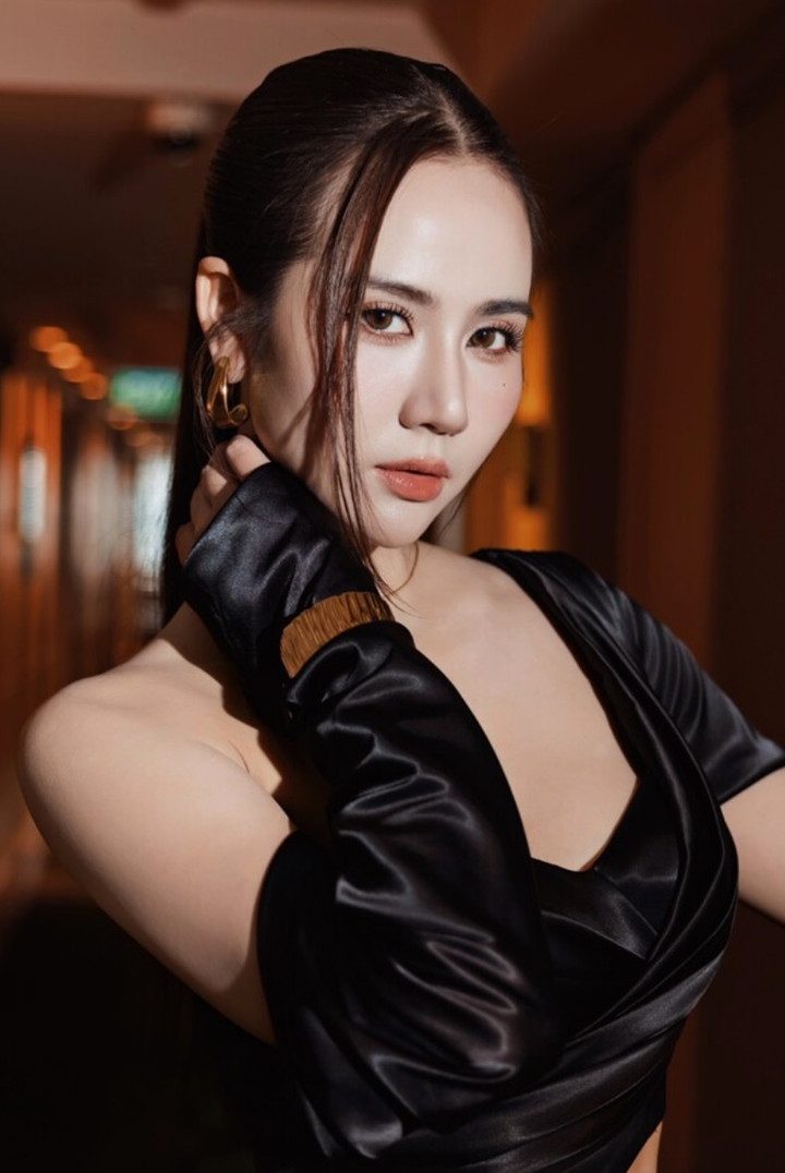 Vẻ gợi cảm ngoài đời của