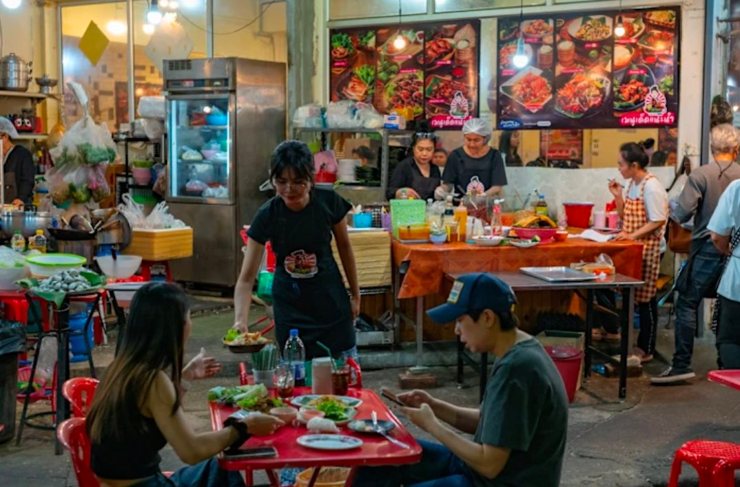 Buồn của nền kinh tế từng là 'con hổ của châu Á': Trở thành 'người bệnh' của cả châu lục, tăng trưởng 2 con số nay được dự báo chỉ còn hơn 1%- Ảnh 3.