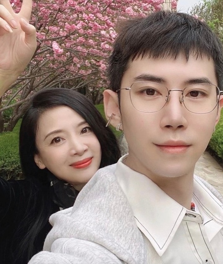 "Yêu tinh nhện" đẹp nhất Tây Du Ký: Từng học ngành Y, nay là bà trùm phim ảnh screen shot 2026 02 06 at 121017 am 00093486 1770363210433 17703632107421804069826 1770455295811 17704552959641793719979