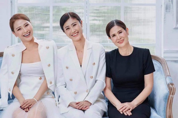 Gia thế nữ MC VTV vừa làm đám hỏi với cầu thủ nổi tiếng- Ảnh 2.