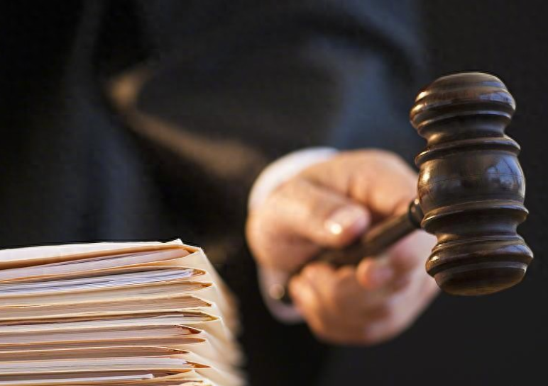 Kế toán chuyển khoản nhầm 142 triệu đồng nhưng người nhận khẳng định không nhận được, tòa án tuyên bố: “Ngân hàng mới là bên phải trả lại tiền”- Ảnh 1.