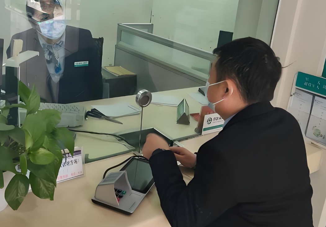 Tài xế công ty lại sở hữu 1 nhà máy riêng, đứng tên vay ngân hàng 7,5 tỷ đồng: Cảnh sát tức tốc điều tra, phát hiện sự thật về 337 tỷ đồng phía sau- Ảnh 1.