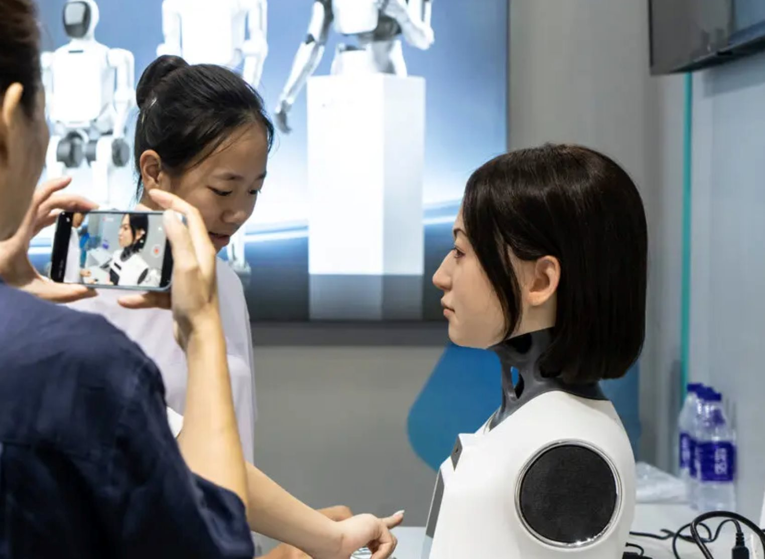 2.000.000 con robot khiến Trung Quốc đối mặt bong bóng công nghệ kỷ lục- Ảnh 1.