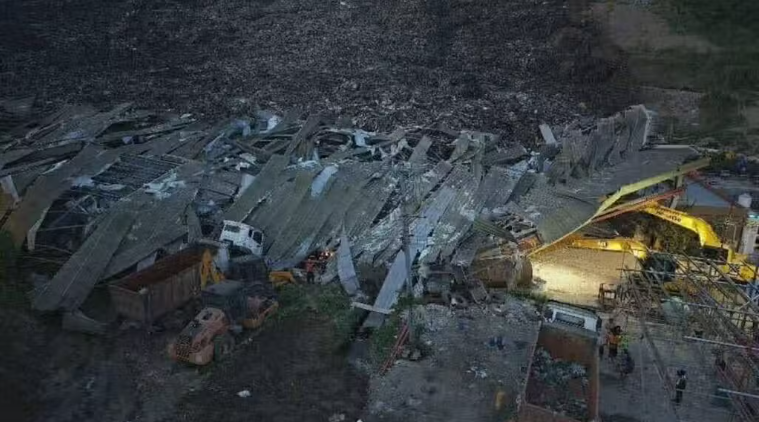 Sạt lở núi rác khổng lồ, 1 người tử vong, 38 người mất tích- Ảnh 3.