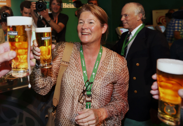 Ái nữ độc nhất nhà Heineken: Từ bà nội trợ nhút nhát, né tránh việc thừa kế bằng được đến nữ vương đế chế bia 15 tỷ USD- Ảnh 3.