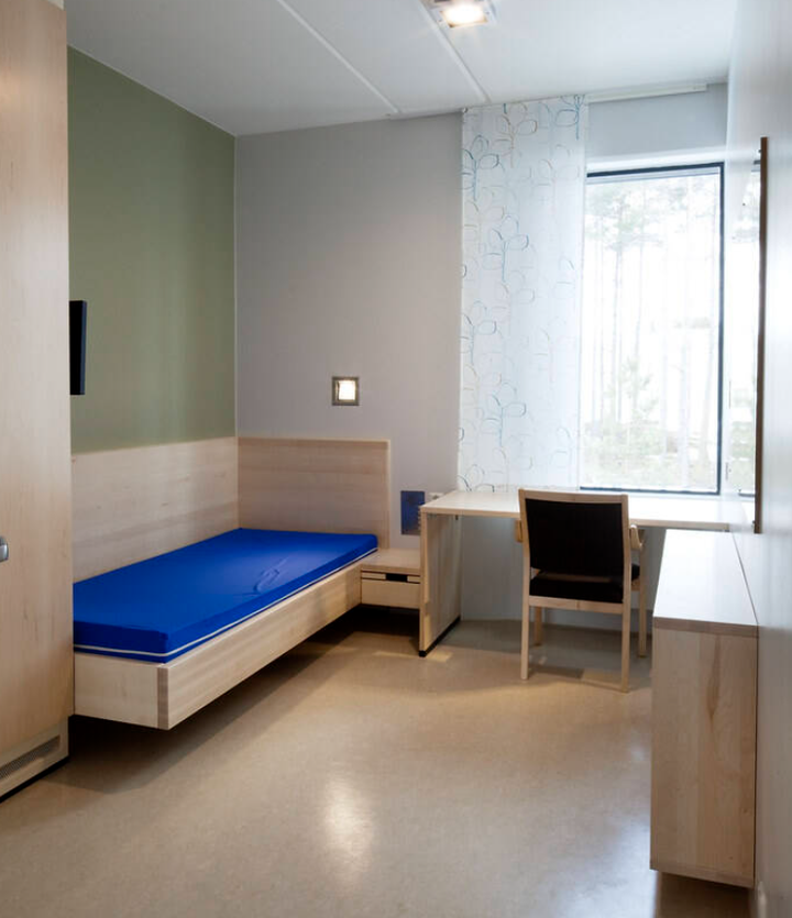 Nhà tù 'nhân đạo nhất thế giới': Tù nhân có phòng riêng, TV, tập yoga giữa rừng- Ảnh 2.