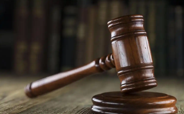 Nhận được 842 tỷ đồng tiền chuyển khoản nhầm từ ngân hàng, người đàn ông rút ra tiêu sạch rồi bị khởi kiện, tòa án tuyên bố: “Không cần trả lại”- Ảnh 1.