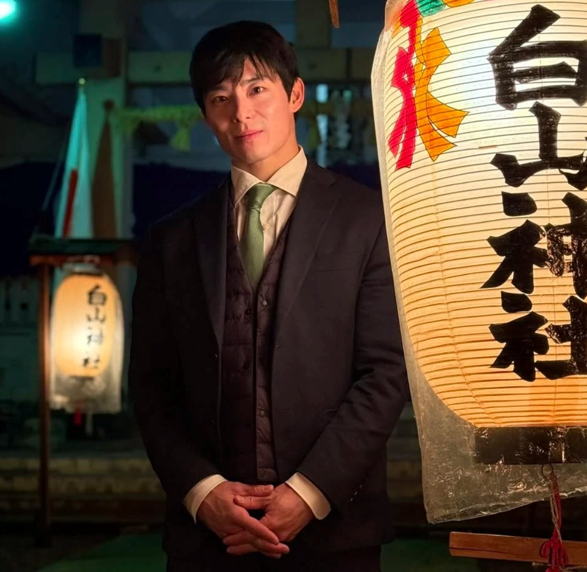 Thống đốc sinh năm 1990 gây bão toàn cõi mạng Nhật Bản: Đẹp trai như tài tử điện ảnh, sở hữu 2 bằng cử nhân, 1 bằng thạc sĩ tại Mỹ- Ảnh 4.