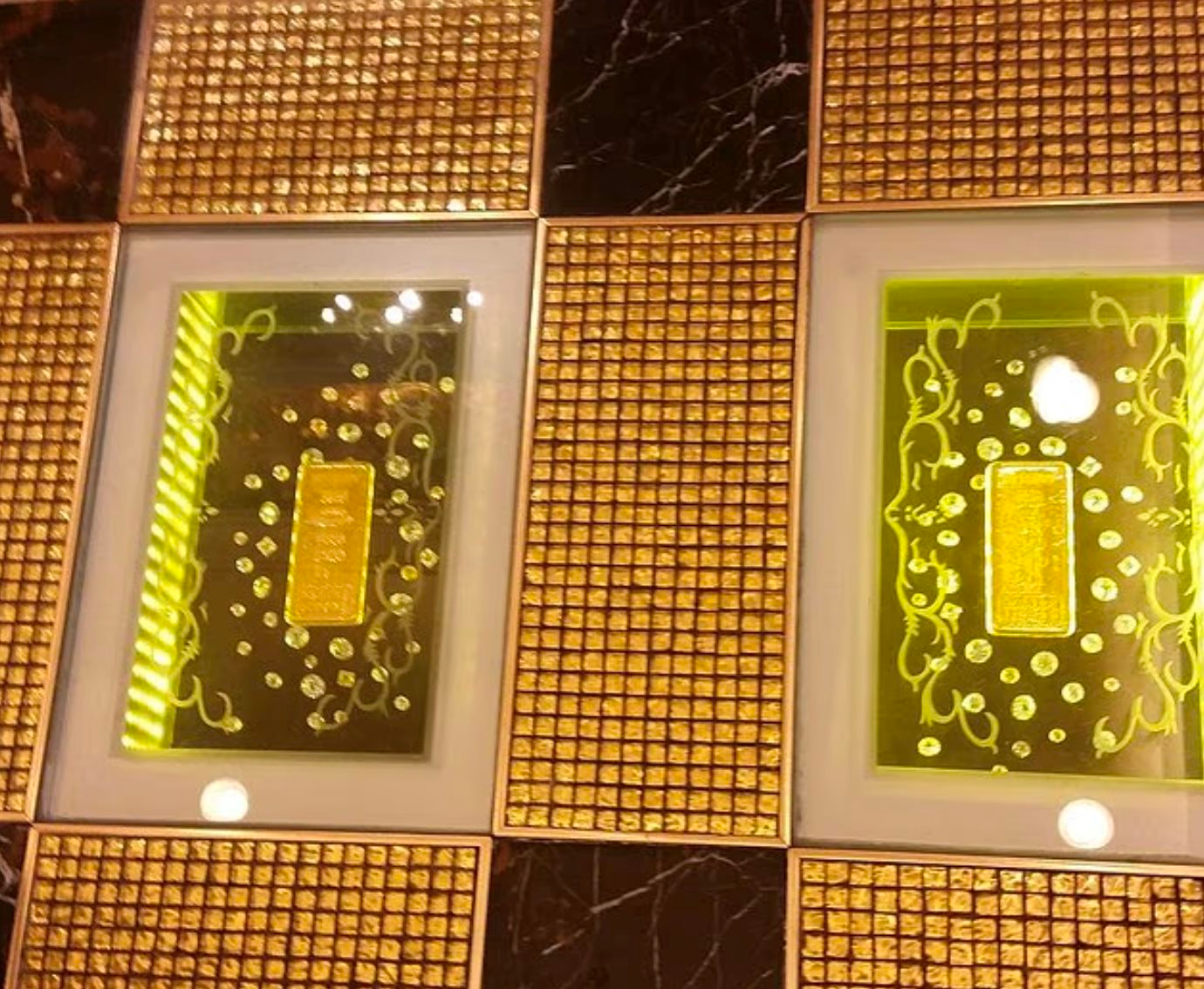 Gỡ gần 80 kg vàng nguyên khối dưới nền nhà đem bán, một khách sạn lập tức 'bỏ túi' gần 13 triệu USD- Ảnh 1.