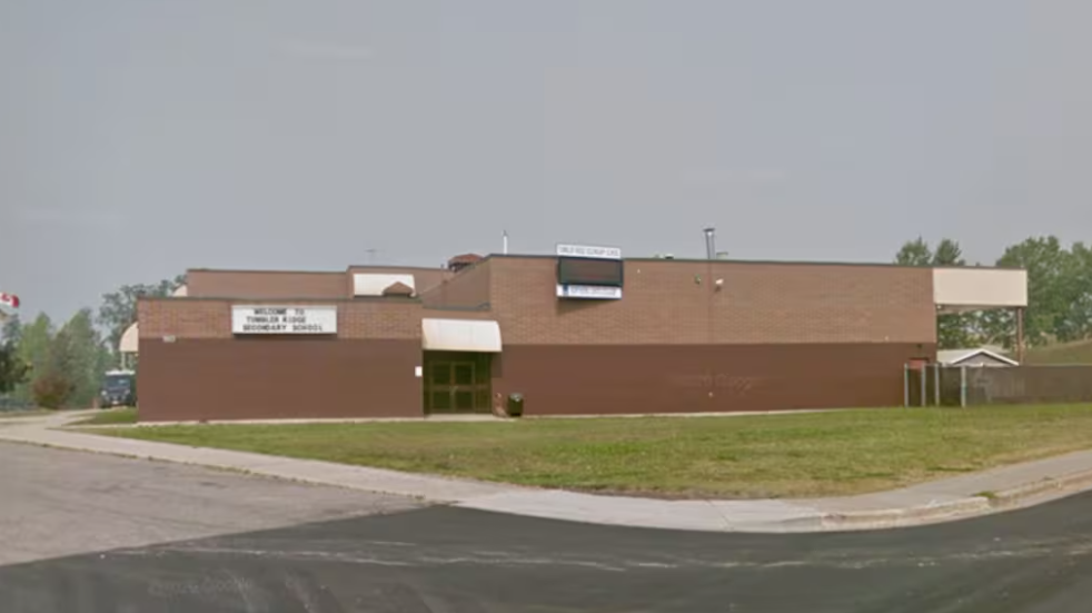 NÓNG: Xả súng kinh hoàng trong trường học ở Canada, hàng chục người thương vong- Ảnh 1.