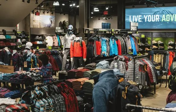 Thương hiệu đồ thể thao 100 năm tuổi vừa chính thức nộp đơn xin phá sản, đang cân nhắc bán toàn bộ 220 cửa hàng- Ảnh 2.