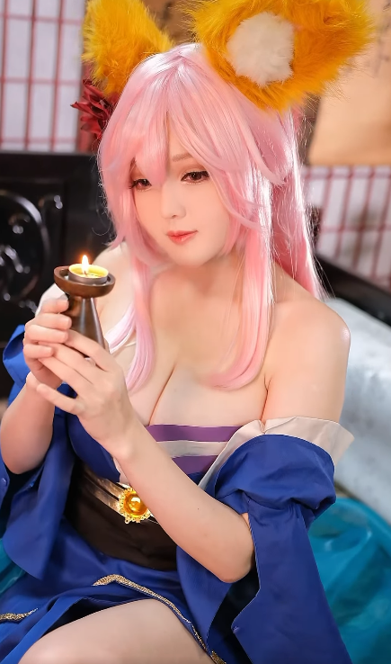 27 giây nhập vai Cáo chín đuôi với đường cong