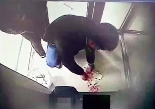 Cây ATM tự động “phun” hơn 11 triệu đồng, 2 phút sau 30 tờ tiền biến mất: Công an dùng nhiều biện pháp nghiệp vụ truy tìm 1 cặp vợ chồng- Ảnh 1.