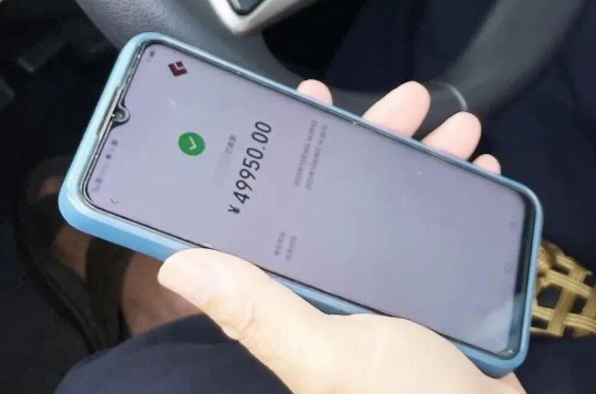 Khách đi taxi hết 190K nhưng chuyển khoản cho tài xế hơn 190 triệu đồng, cảnh sát dùng các biện pháp nghiệp vụ vào cuộc khẩn cấp- Ảnh 2. Khách đi taxi hết 190K nhưng chuyển khoản cho tài xế hơn 190 triệu đồng, cảnh sát dùng các biện pháp nghiệp vụ vào cuộc khẩn cấp- Ảnh 2.