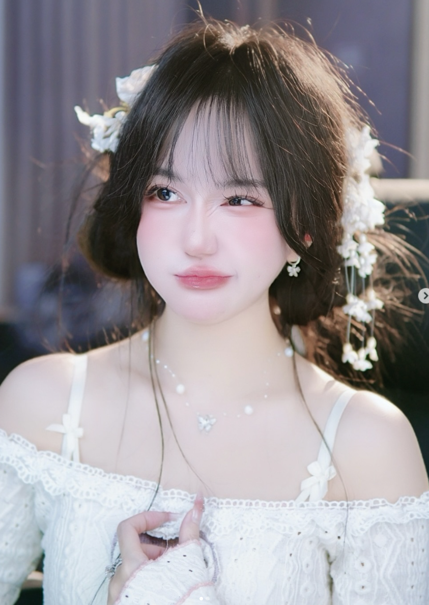 Hot girl phòng net phá khóa phong ấn, tung bộ ảnh