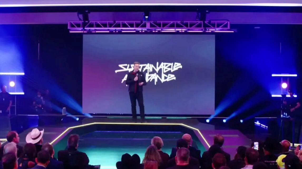 Elon Musk vẽ tương lai AI không tưởng: Con người không cần làm việc, tiền bạc trở nên vô nghĩa, robot nhiều hơn cả dân số chung- Ảnh 2.