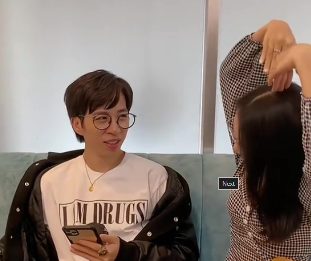 Diện đầm sexy, nữ trợ lý hot nhất cõi mạng lên video hé lộ bí quyết để được