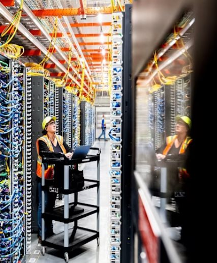 Một tập đoàn bán lẻ lớn bắt đầu tái cấu trúc kỷ lục: Sa thải 30.000 nhân viên, 80% lập trình viên phải dùng AI mỗi tuần- Ảnh 2. Một tập đoàn bán lẻ lớn bắt đầu tái cấu trúc kỷ lục: Sa thải 30.000 nhân viên, 80% lập trình viên phải dùng AI mỗi tuần- Ảnh 2.