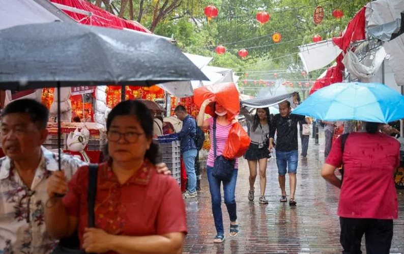 Khủng hoảng sinh kế 7,5 triệu tài xế công nghệ tại một quốc gia châu Á: Làm 14 tiếng/ngày chỉ để kiếm 10 triệu đồng/tháng, ế khách phải đánh bài giết thời gian- Ảnh 2.