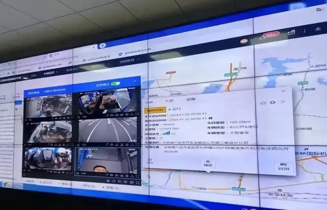 Phát hiện 7,4 tỷ đồng tiền mặt trên xe ô tô của 4 thanh niên ngoài 20 tuổi khi đi qua trạm thu phí cao tốc- Ảnh 1.
