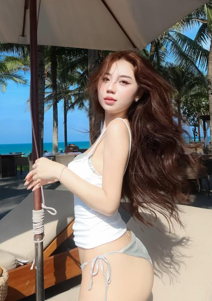 screenshot-2026-03-03-222545-224545-1772595216419-177259521660959203775 "Nín thở" trước màn tạo dáng "cong vút" của hot girl hơn 200.000 follow screenshot 2026 03 03 222545 224545 1772595216419 177259521660959203775