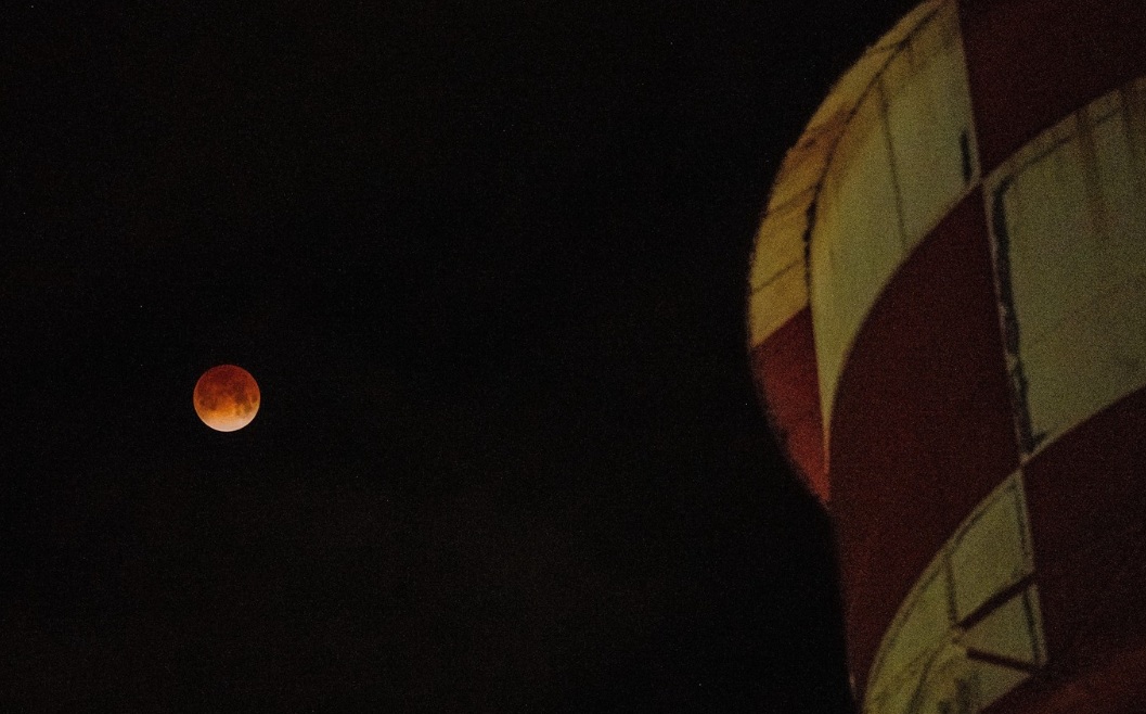 Nguyệt thực 3-3: Chùm ảnh trăng máu rực đỏ từ khắp thế giới- Ảnh 5.