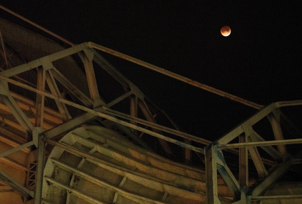 Nguyệt thực 3-3: Chùm ảnh trăng máu rực đỏ từ khắp thế giới- Ảnh 6.