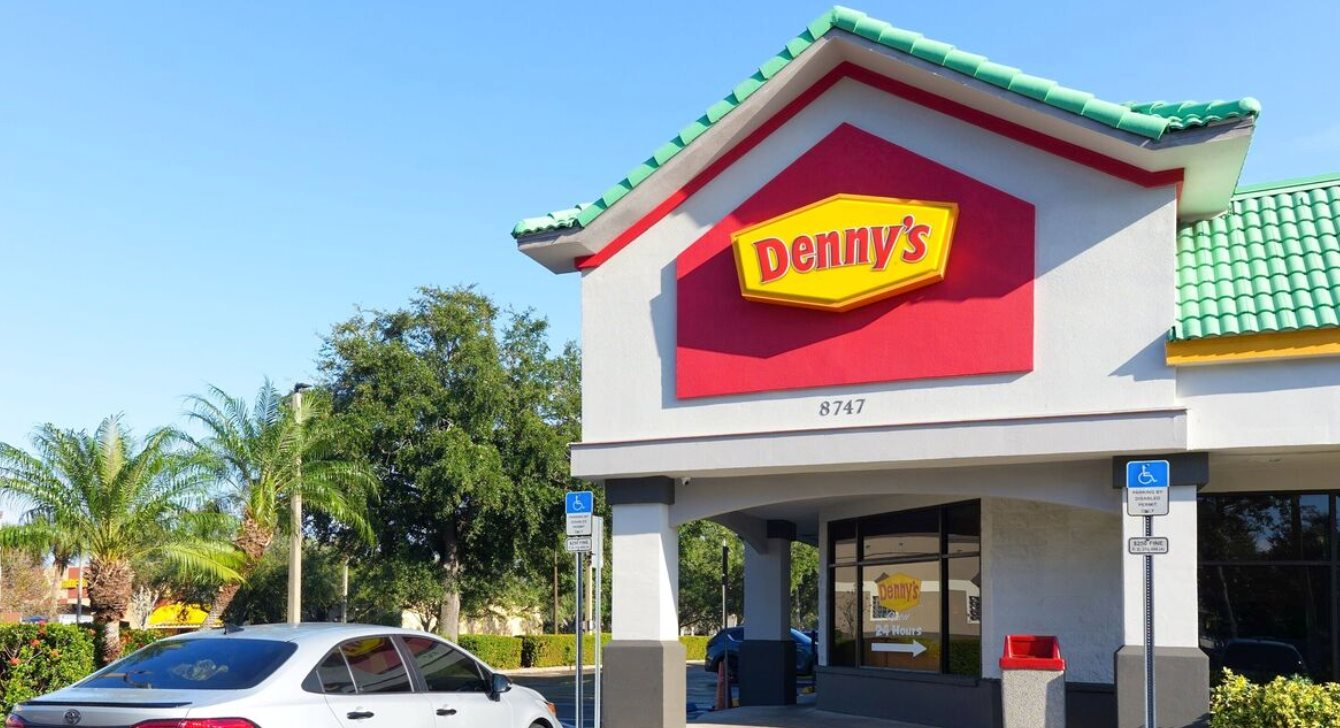 Chuỗi nhà hàng ăn sáng nổi tiếng đóng 150 cơ sở, bán mình với giá 620 triệu USD vì quá khó khăn- Ảnh 2.