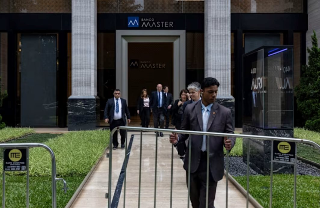 Thêm 1 bê bối rúng động toàn cầu: Ngân hàng lớn nhất Nam Mỹ sụp đổ, chủ sở hữu bị bắt khẩn lần 2 vì giám sát trái phép, hối lộ- Ảnh 3.