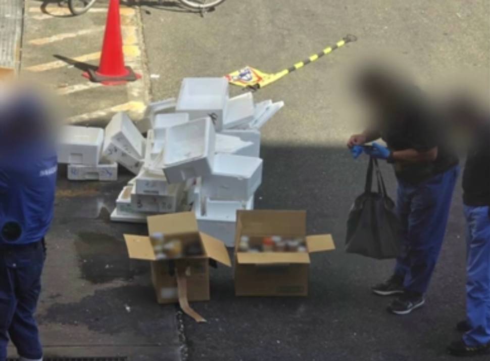 Phát hiện nhiều chai chứa vật thể nghi là nội tạng người bị vứt bỏ tại chợ đầu mối ở Nhật Bản- Ảnh 2.