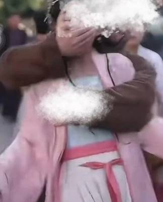 Phẫn nộ cảnh nam diễn viên sàm sỡ bạn diễn trong phim ngắn đang