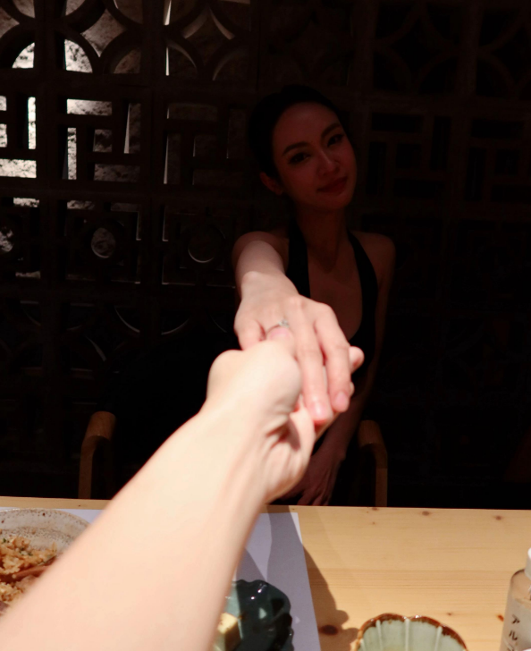 Vũ Thúy Quỳnh khoe nhẫn kim cương, đã được doanh nhân Đức Phạm cầu hôn?- Ảnh 3.