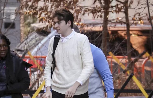 Barron Trump 18 tuổi gây choáng váng: