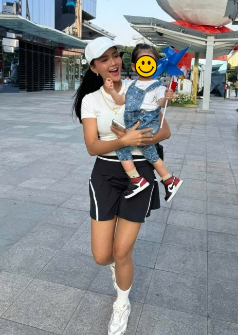 Việc đầu tiên Á hậu 9x làm khi trở về Việt Nam hậu chia tay chồng Việt kiều- Ảnh 2.